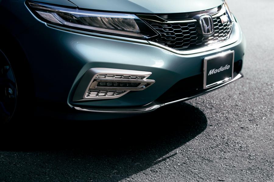 Детали экстерьера Honda Jade Hybrid RS by Modulo 2018 года  (фото 6 из 11)